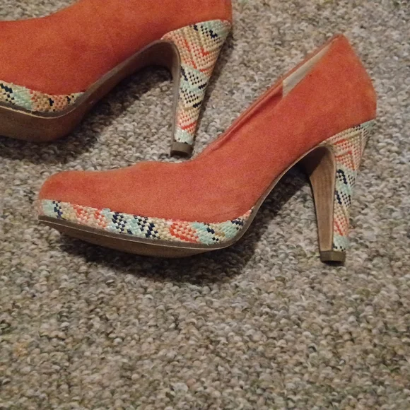 Shoes - Picture 4 of 4